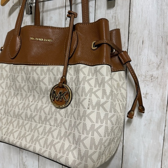 Michael Kors Marina North South Large Drawstring Tote - Picture 5 of 10